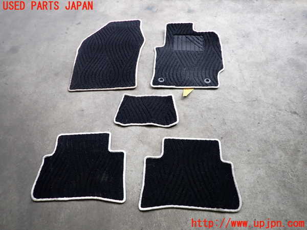 2UPJ-26107800]カローラ スポーツ ハイブリッド(ZWE211H)フロアマット 中古_m0001.jpg