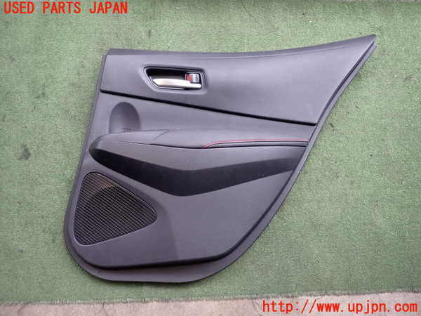 2UPJ-26101294]カローラ スポーツ ハイブリッド(ZWE211H)右後ドア内張り 中古_m0001.jpg
