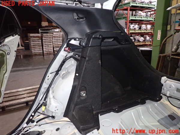 2UPJ-26107675]カローラ スポーツ ハイブリッド(ZWE211H)右リアピラートリム 中古_m0001.jpg