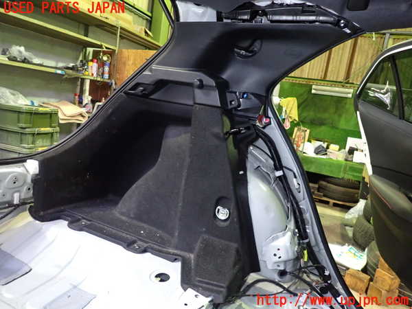 2UPJ-26107680]カローラ スポーツ ハイブリッド(ZWE211H)左リアピラートリム 中古_m0001.jpg