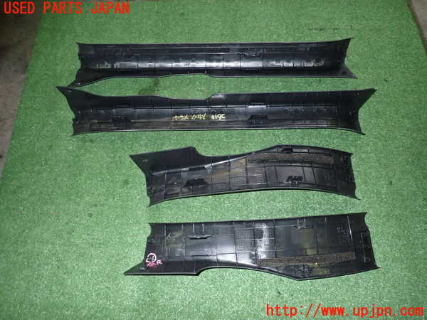 2UPJ-26107740]カローラ スポーツ ハイブリッド(ZWE211H)スカッフプレート 中古_m0002.jpg