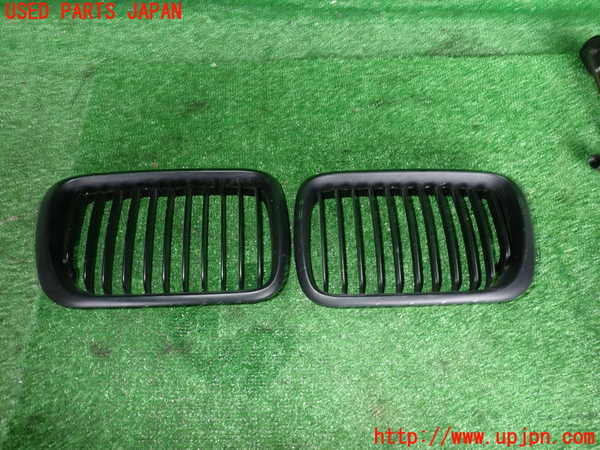 2UPJ-26121050]BMW 318is クーペ(BE19)ラジエターグリル 中古_m0001.jpg