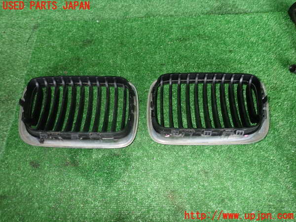 2UPJ-26121050]BMW 318is クーペ(BE19)ラジエターグリル 中古_m0002.jpg