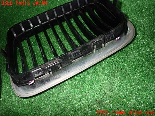 2UPJ-26121050]BMW 318is クーペ(BE19)ラジエターグリル 中古_m0003.jpg