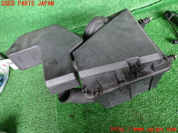 2UPJ-26122560]BMW 318is クーペ(BE19)エアクリーナーボックス 中古_m0001.jpg