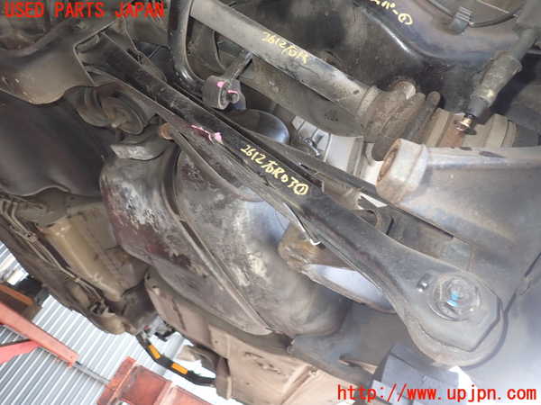 2UPJ-26125200]BMW 318is クーペ(BE19)右リアロアアーム1 中古_m0001.jpg