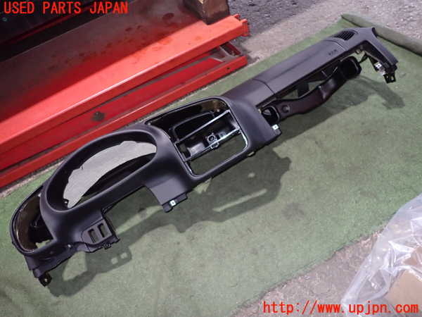 2UPJ-26127505]BMW 318is クーペ(BE19)ダッシュボード 中古_m0002.jpg