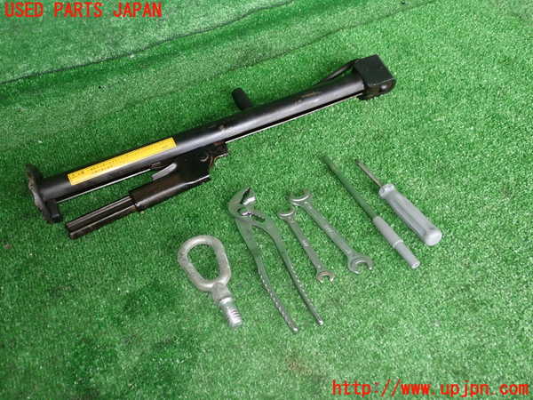 2UPJ-26127805]BMW 318is クーペ(BE19)車載工具 中古_m0001.jpg