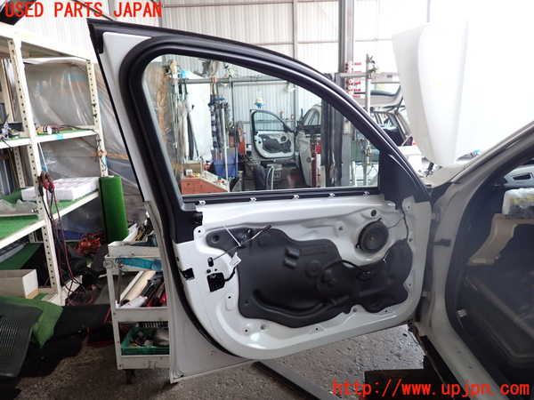2UPJ-26131260]BMW 320i ツーリング(8A20)左前ドア (43R-001735) 中古 【F31】_m0002.jpg