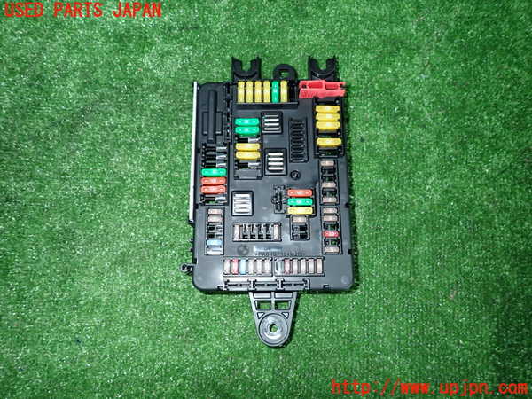 2UPJ-26136741]BMW 320i ツーリング(8A20)ヒューズボックス1 中古 【F31】_m0001.jpg