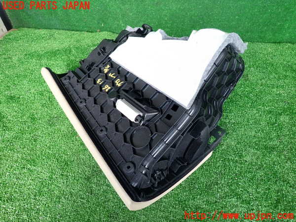 2UPJ-26137516]BMW 320i ツーリング(8A20)グローブボックス1 中古 【F31】_m0002.jpg