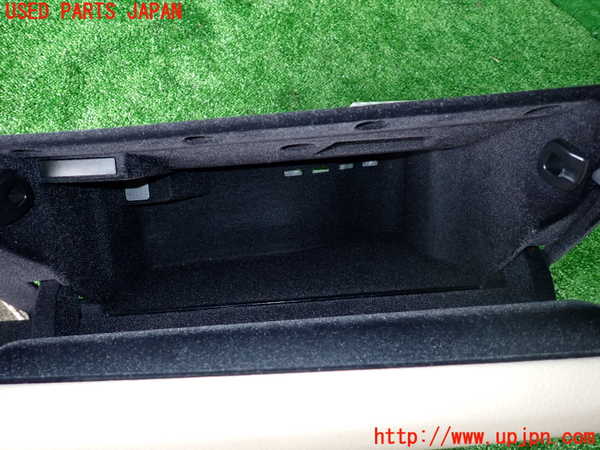 2UPJ-26137516]BMW 320i ツーリング(8A20)グローブボックス1 中古 【F31】_m0004.jpg