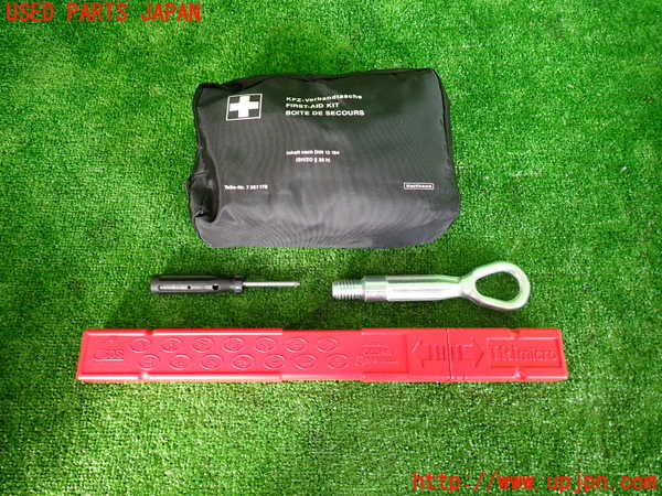 2UPJ-26137805]BMW 320i ツーリング(8A20)車載工具 中古 【F31】_m0002.jpg