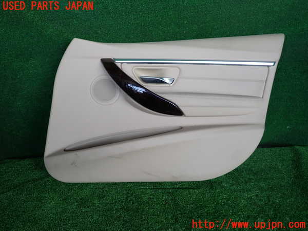 2UPJ-26131234]BMW 320i ツーリング(8A20)右前ドア内張り 中古 【F31】_m0001.jpg