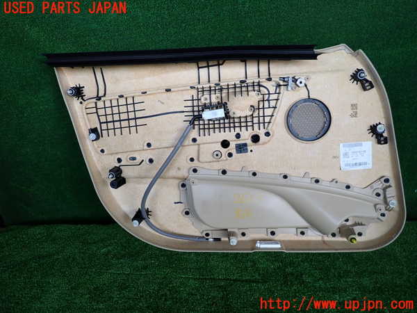 2UPJ-26131234]BMW 320i ツーリング(8A20)右前ドア内張り 中古 【F31】_m0002.jpg