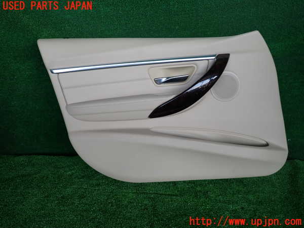 2UPJ-26131264]BMW 320i ツーリング(8A20)左前ドア内張り 中古 【F31】_m0001.jpg