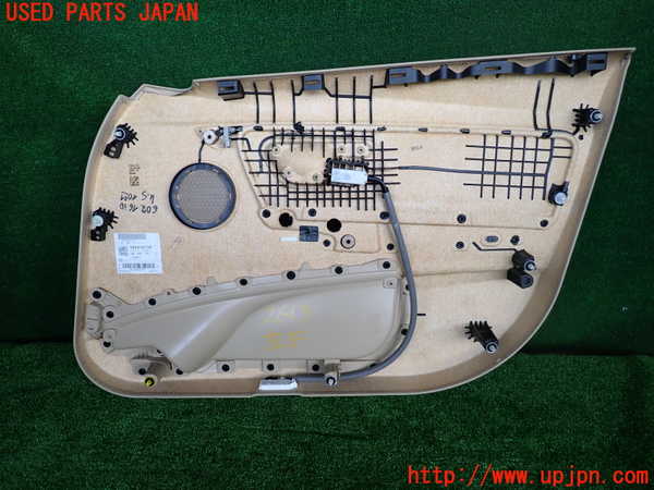 2UPJ-26131264]BMW 320i ツーリング(8A20)左前ドア内張り 中古 【F31】_m0002.jpg