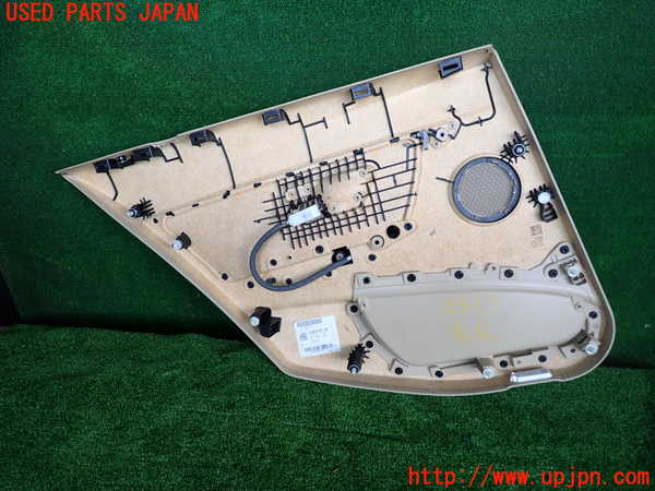 2UPJ-26131294]BMW 320i ツーリング(8A20)右後ドア内張り 中古 【F31】_m0002.jpg
