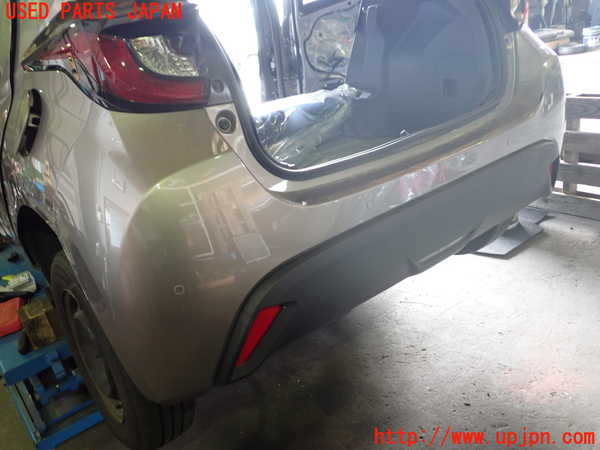 1UPJ-26141610]ヤリス(YARIS)(KSP210)リアバンパー 中古_m0002.jpg