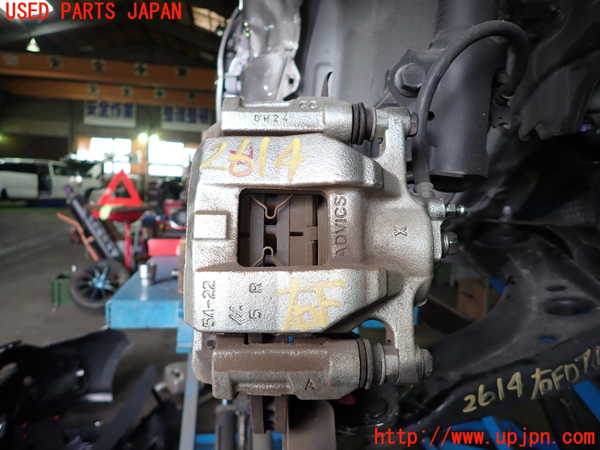 5UPJ-26144080]ヤリス(YARIS)(KSP210)右フロントキャリパー 中古_m0001.jpg