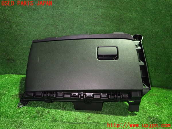 5UPJ-26147516]ヤリス(YARIS)(KSP210)グローブボックス1 中古_m0001.jpg