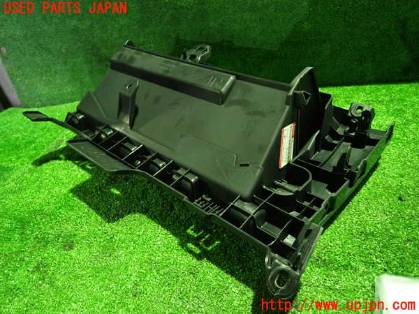 5UPJ-26147516]ヤリス(YARIS)(KSP210)グローブボックス1 中古_m0004.jpg