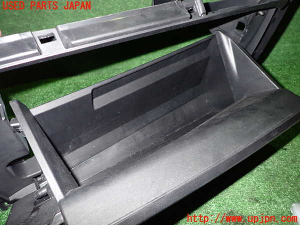5UPJ-26147516]ヤリス(YARIS)(KSP210)グローブボックス1 中古_m0005.jpg