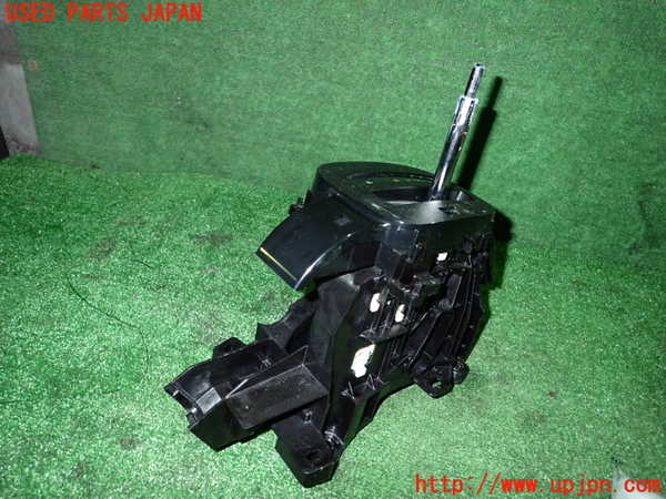 5UPJ-26147555]ヤリス(YARIS)(KSP210)ATシフトレバー 中古_m0002.jpg