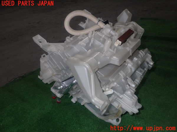 1UPJ-26156081]シエンタハイブリッド(NHP170G)エバポレーター1 中古_m0002.jpg