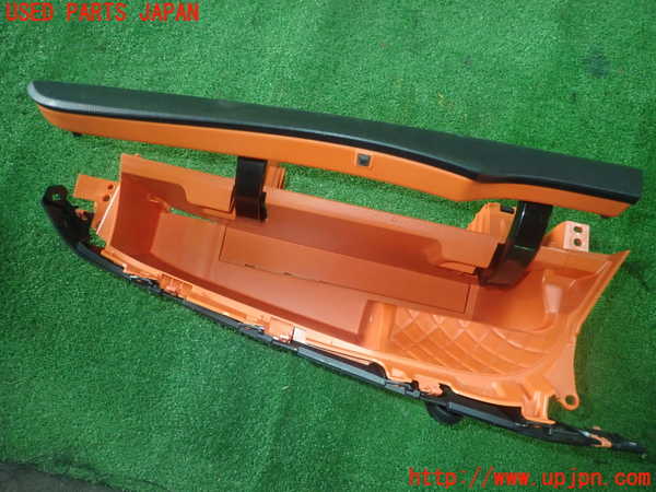 1UPJ-26157516]シエンタハイブリッド(NHP170G)グローブボックス1 中古_m0002.jpg