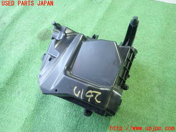 5UPJ-26172560]ボルボ・V40(MD4204T)エアクリーナーボックス 中古_m0002.jpg
