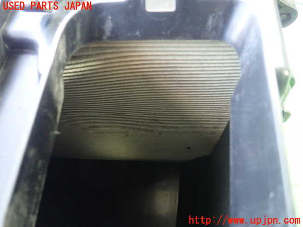 5UPJ-26172560]ボルボ・V40(MD4204T)エアクリーナーボックス 中古_m0003.jpg