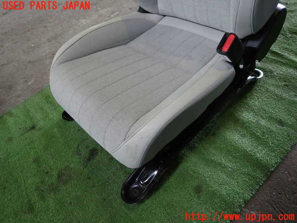 5UPJ-26197035]フィット(Fit) ハイブリッド(e：HEV)(GR4)運転席シート 【ジャンク】_m0003.jpg