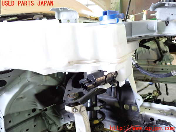 1UPJ-26206791]CX-60(KH3P)ウォッシャータンク1 中古_m0002.jpg
