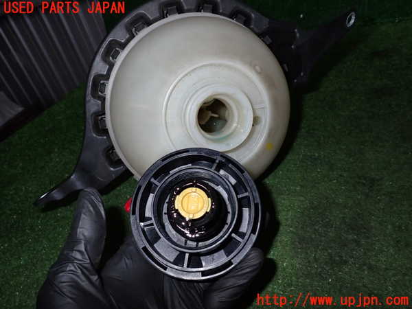 2UPJ-26222410]BMW 523i ツーリング(XL20)ラジエータータンク 中古_m0003.jpg