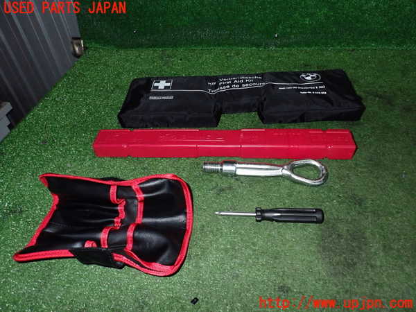 2UPJ-26227805]BMW 523i ツーリング(XL20)車載工具 中古_m0001.jpg