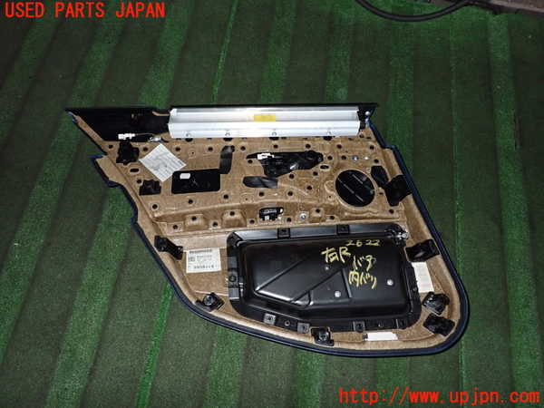 2UPJ-26221294]BMW 523i ツーリング(XL20)右後ドア内張り 中古_m0003.jpg
