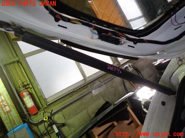 5UPJ-26241584]ベンツ CLA180 シューティングブレーク（X117）(117942)リアゲートダンパー 中古_m0002.jpg