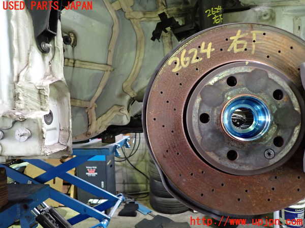 5UPJ-26244290]ベンツ CLA180 シューティングブレーク（X117）(117942)右フロントナックルハブ 中古_m0002.jpg