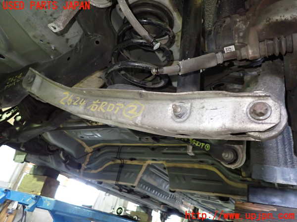 5UPJ-26245205]ベンツ CLA180 シューティングブレーク（X117）(117942)右リアロアアーム2 中古_m0001.jpg
