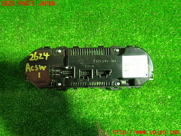 1UPJ-26246066]ベンツ CLA180 シューティングブレーク（X117）(117942)エアコンスイッチ1 中古_m0003.jpg