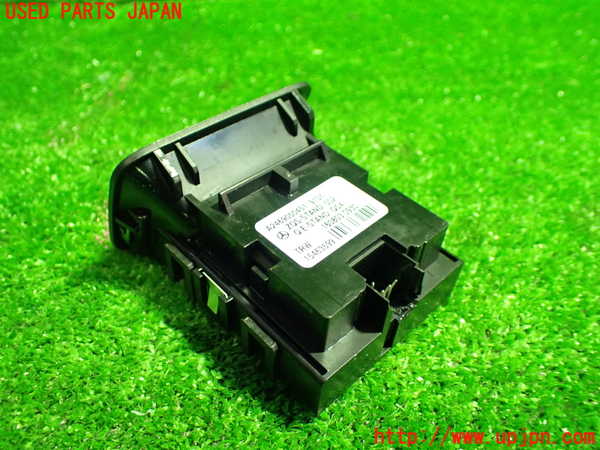 5UPJ-26246307]ベンツ CLA180 シューティングブレーク（X117）(117942)スイッチ2（パーキング） 中古_m0002.jpg