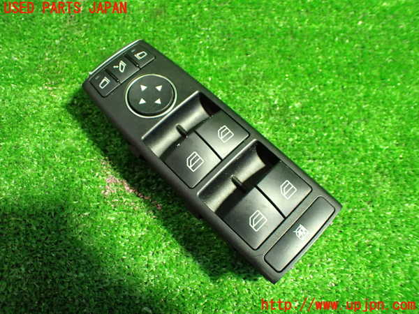 1UPJ-26246240]ベンツ CLA180 シューティングブレーク（X117）(117942)右前パワーウィンドウスイッチ 【ジャンク】_m0001.jpg