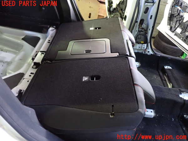 1UPJ-26247385]ベンツ CLA180 シューティングブレーク（X117）(117942)リアシート 中古_m0005.jpg