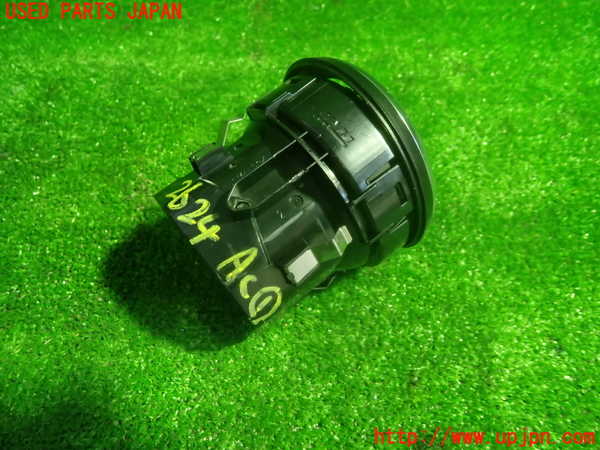 1UPJ-26247526]ベンツ CLA180 シューティングブレーク（X117）(117942)エアコン吹き出し口1（右） 中古_m0003.jpg