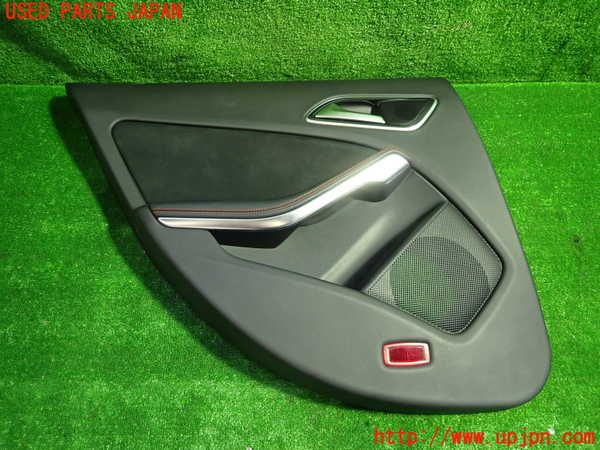 1UPJ-26241324]ベンツ CLA180 シューティングブレーク（X117）(117942)左後ドア内張り 中古_m0001.jpg