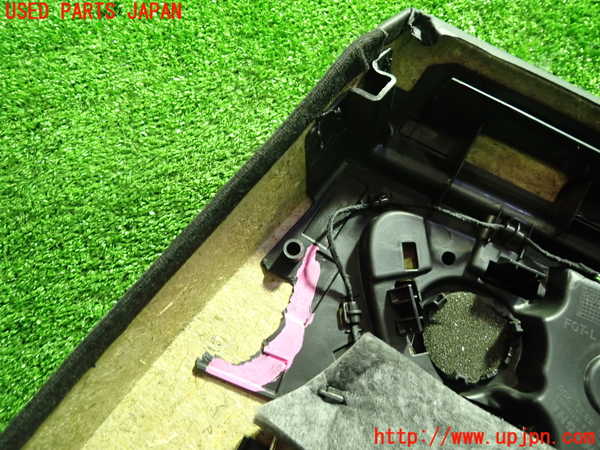 1UPJ-26241324]ベンツ CLA180 シューティングブレーク（X117）(117942)左後ドア内張り 中古_m0003.jpg