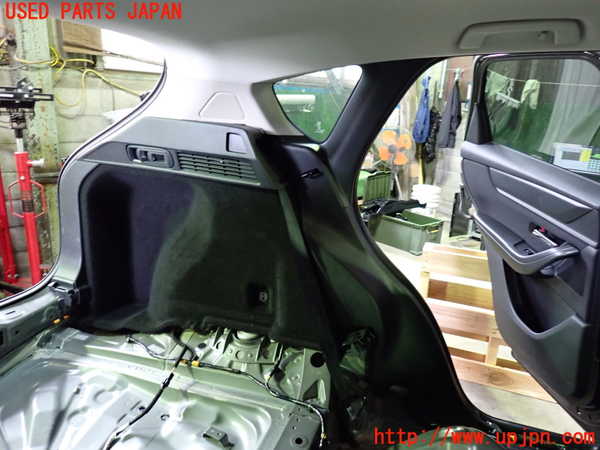 5UPJ-26257680]CX-60(KH3P)左リアピラートリム 中古_m0001.jpg