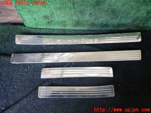 5UPJ-26277740]ベンツ GLK300 4MATIC X204(204981)スカッフプレート 中古_m0001.jpg