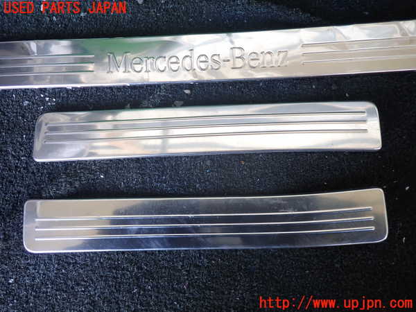 5UPJ-26277740]ベンツ GLK300 4MATIC X204(204981)スカッフプレート 中古_m0002.jpg